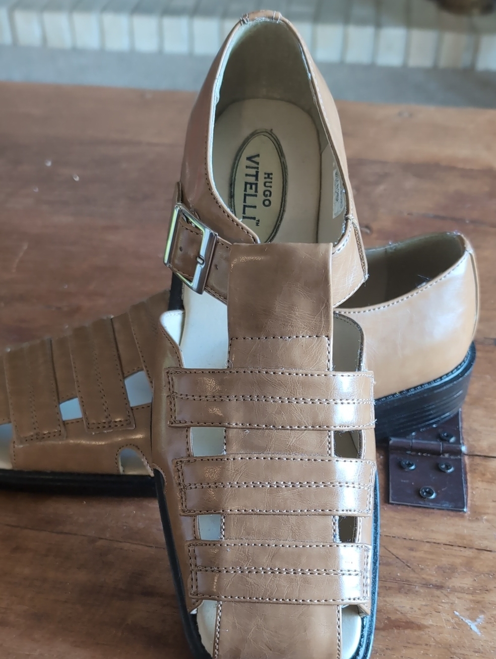 Hugo Vitelli Men’s Leather Fisherman Sandals - Tan / Size 10 (NWOT)